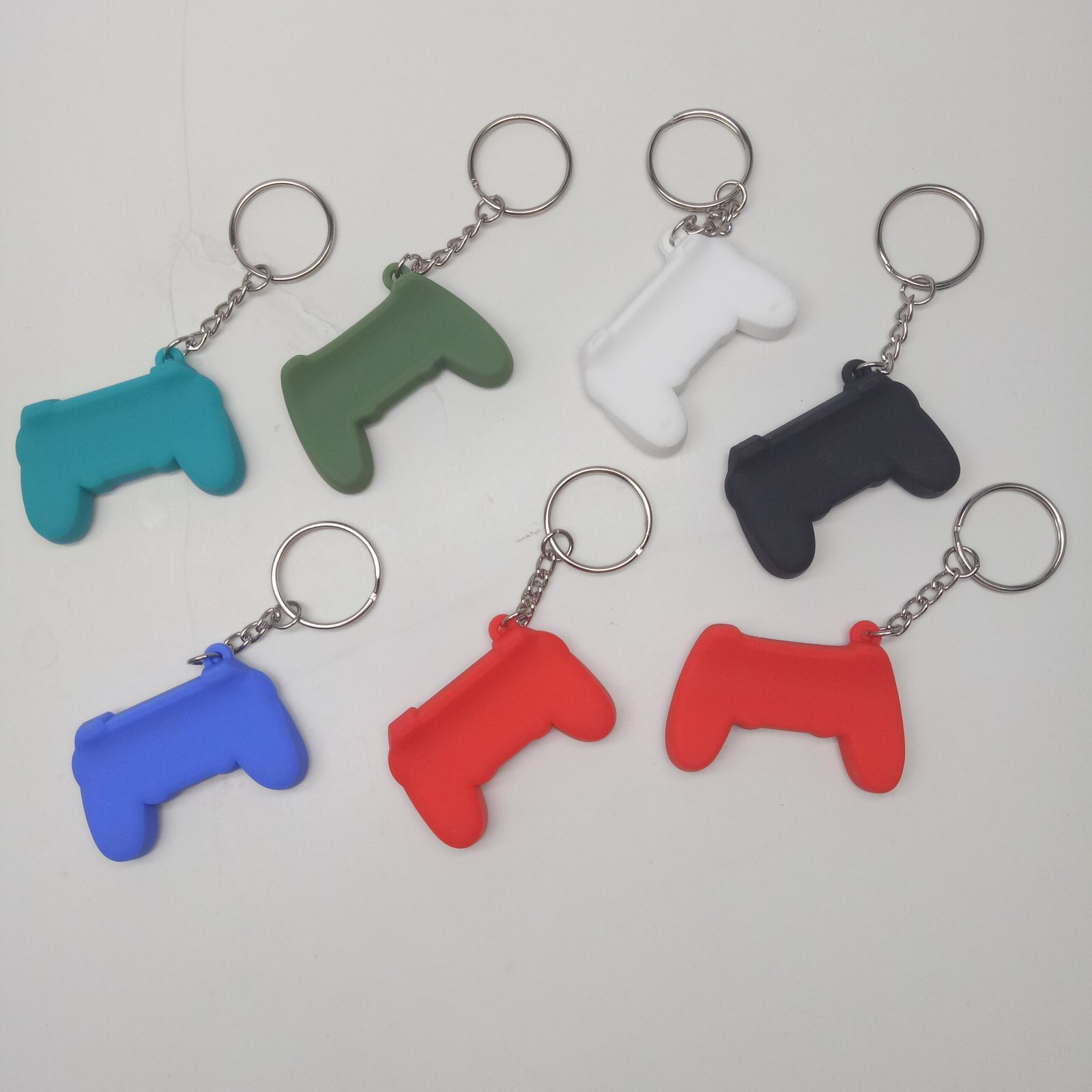 Realistic PVC Game Controller Keychain 3 主图 02 42 scaled