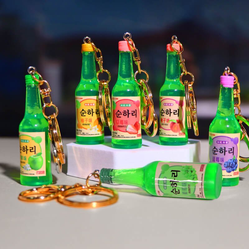 Realistic Miniature Korean Soju Beer Keychain 3 产品展示图 1